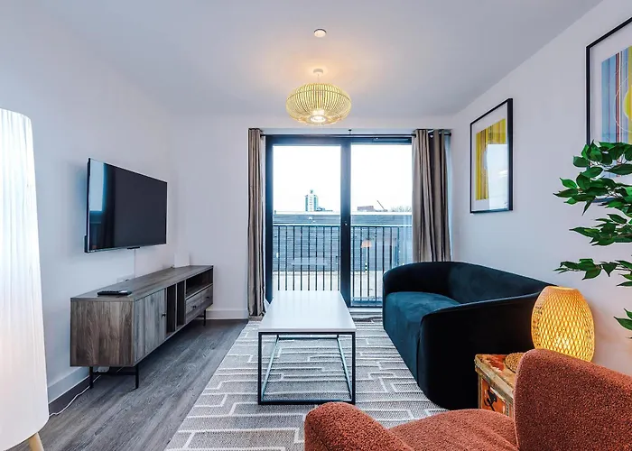 Modern 2br 2ba W Secure Parking