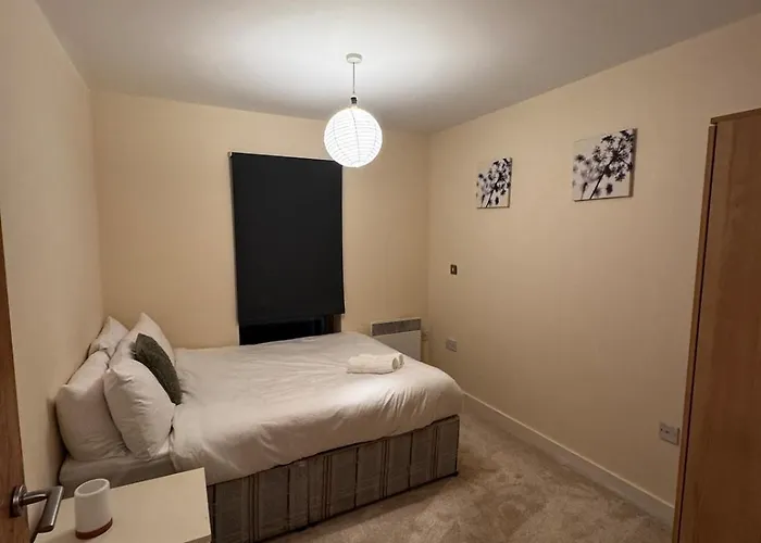 Cosy 2-bed Modern With Balcony Appartement *