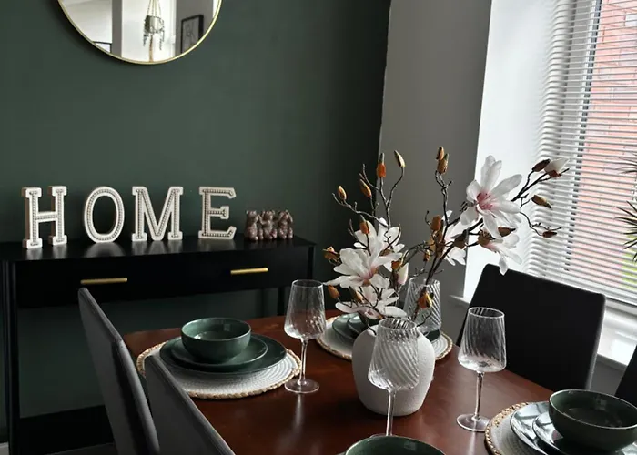 The Haven - 2 Bed Cozy - Sleeps 6 - Private Parking * Manchester