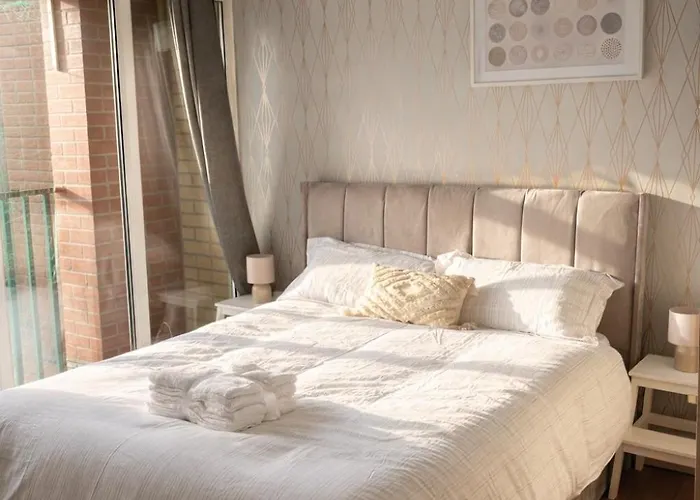 Apartament Modern 2 Bedroom In Centre With Free Wifi *