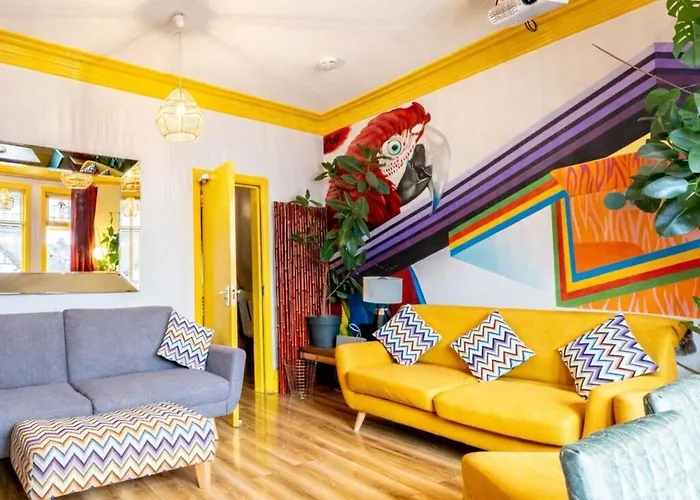 Vibrant 3 Bedroom Art Duplex Spacious & Unique Apartment Manchester