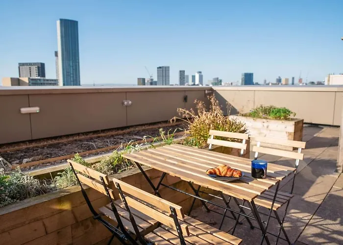 3 Bedroom Penthouse Roof Garden Parking Canal Manchester