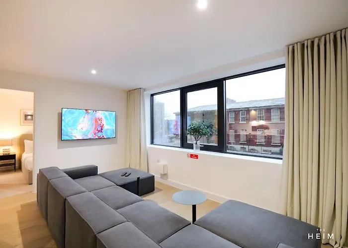 Juniper At The Heim * Manchester