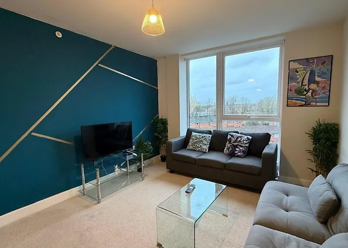 Luxury 5 Bed Centre Apartment