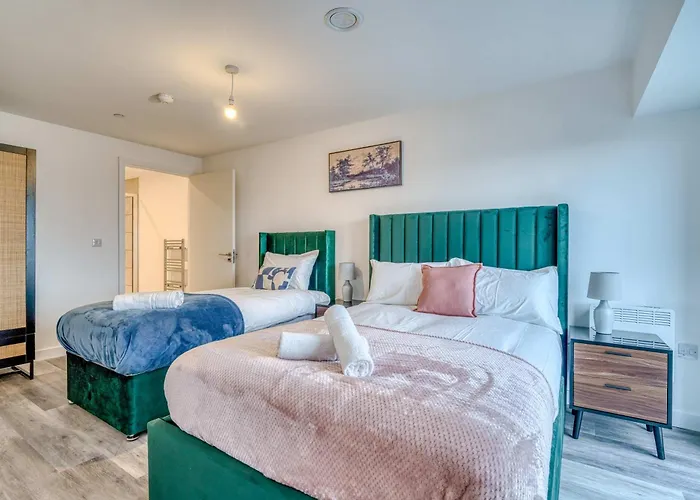 The Trafford Centre - City View - Close To Airport - Sleeps 6 *