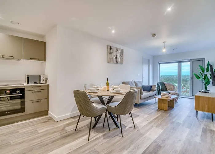 公寓 2-br Near Salford Royal - & Town Centre View - 1 Minute To Train & Tram Station - Sleeps 6 曼彻斯特