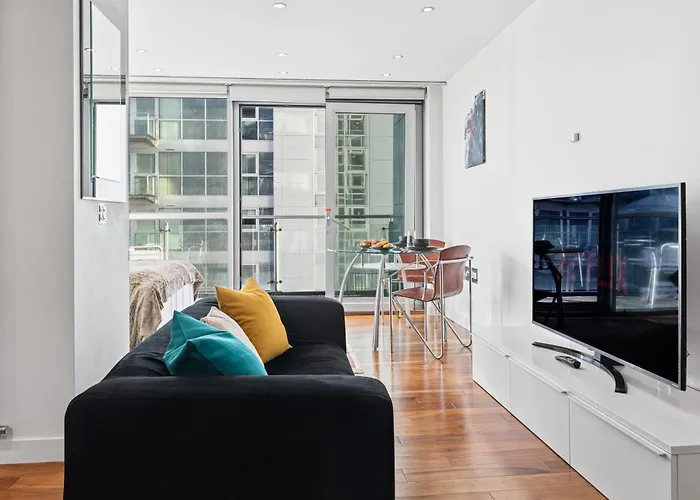 Apartament Centre 1b With Free Private Parking & Balcony Manchester