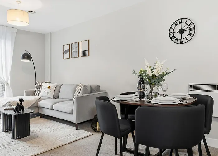 Apartment Lux 2bd, Free Parking & Wifi, Near Mcr Center And Media *