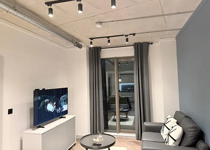 Modern 2br In Piccadilly