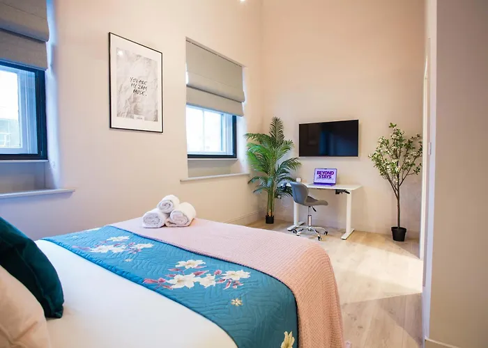 アパート Spacious 3-bed Retreat - Modern & Super