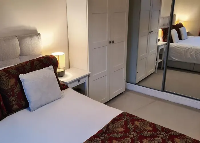 Comfy Salford 2 Bed 2 Bath Parking Appartement