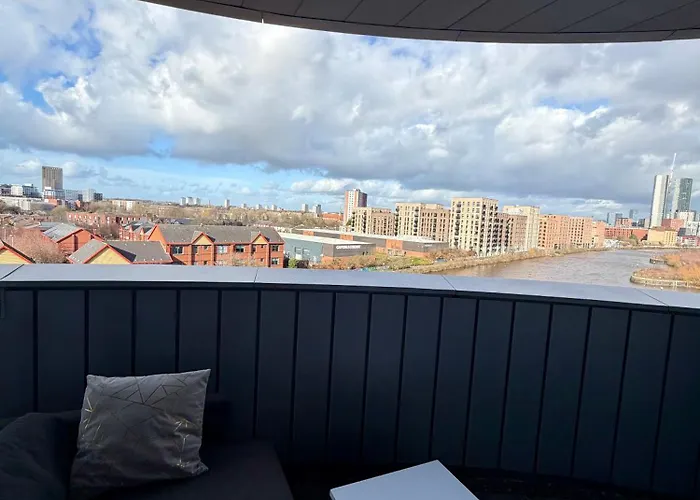 Lux High-rise Two Bed-balcony With Waterside View