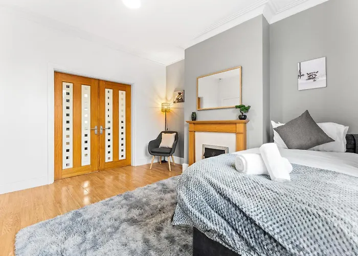 Lägenhet Comfortable 4 Bed - Free Parking & Fast Wifi Denton (Tameside)