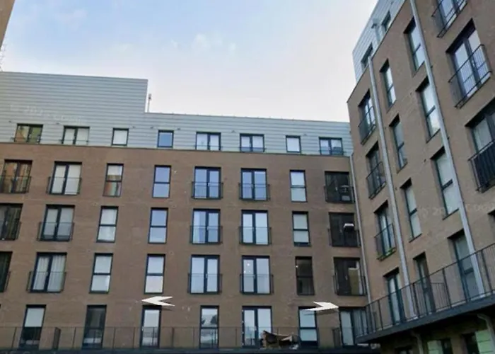 Modern Two Bedroom For Five With On-site Parking In Salford Daire Manchester