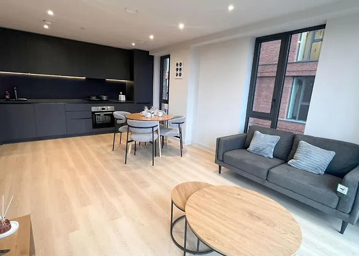 With Luxury Terrace & Gym In Center * Manchester