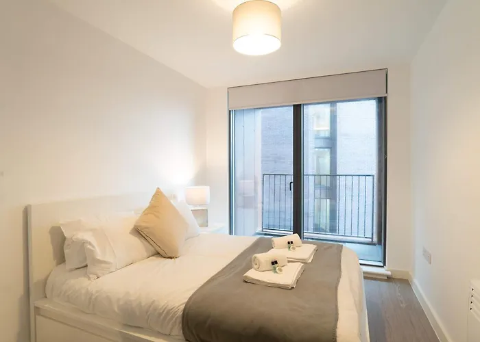 Bright 1 Bed In W Balcony *