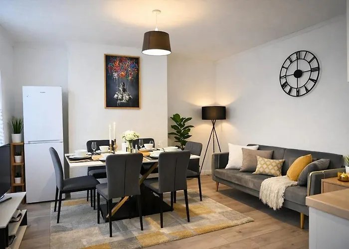 4bdr Contractor Hub - Sleeps 7 - Free On Street Parking Apartment *