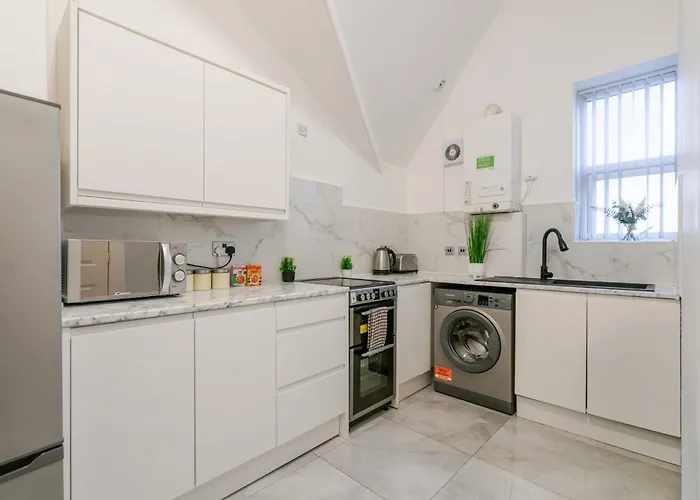 Perfect For Contractors, Free Parking, Manchester *