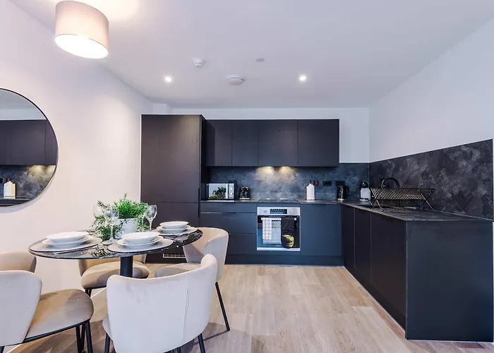 Modern 2br W Secure Parking Salford