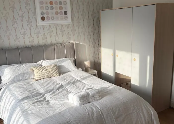 Modern 2 Bedroom In Centre With Free Wifi Apartament