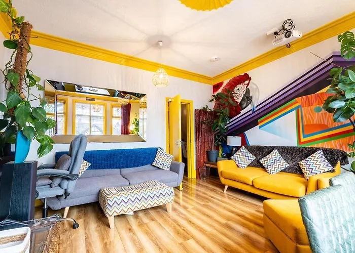 Apartment Vibrant 3 Bedroom Art Duplex Spacious & Unique