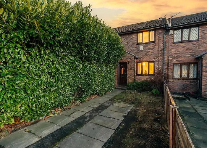 4 Mins From Stadium - Sleeps 7 - Near - Driveway Parking * Manchester