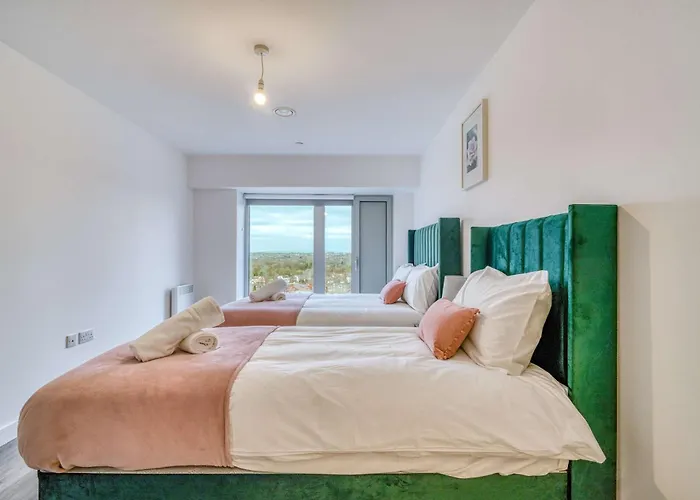 The Trafford Centre - City View - Close To Airport - Sleeps 6 *