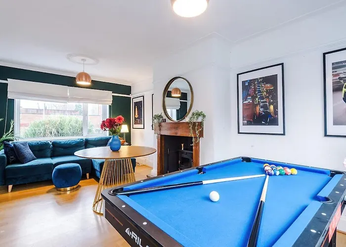 Stylish Home, Sleeps 7, Pool Table, Free Parking, Free Wi-fi, Full Kitchen, Perfect For Groups * 曼彻斯特