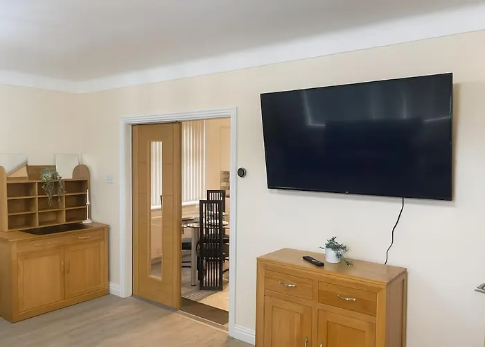 Spacious Apartment, Steps Away From Heaton Park Appartamento *