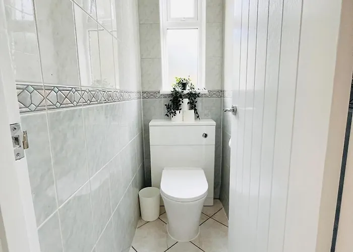 Newly Renovated 2-bedroom *