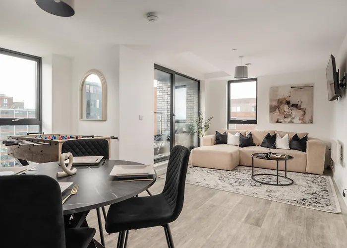 2 Bedroom - Old Trafford - Balcony - Free Parking Appartement