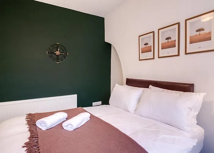 Apartment Spacious 4 Bedroom House With Pacman,darts, Netflix By Vista Short Lets *