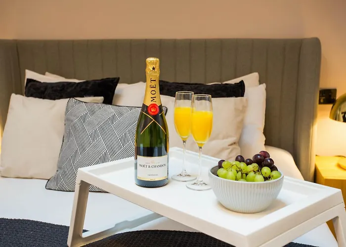 Spacious 3-bed Retreat - Modern & Super