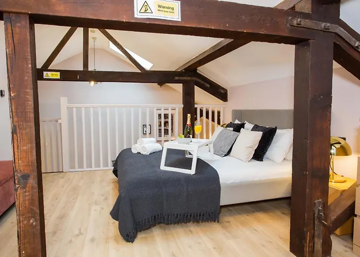 Spacious 3-bed Retreat - Modern & Super *