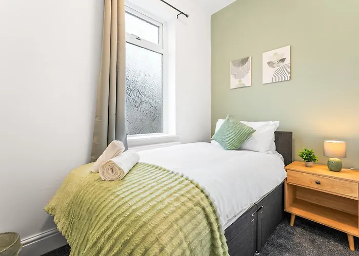 Comfortable 4 Bed - Free Parking & Fast Wifi