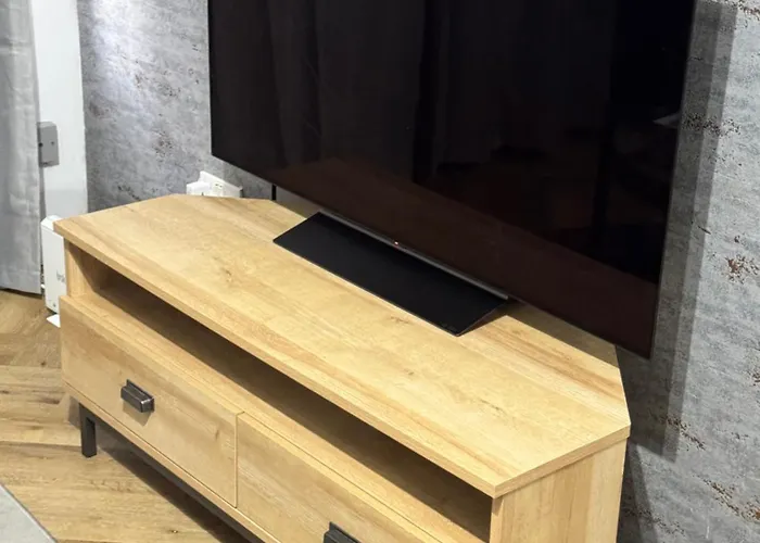 Luxury 2-bed Apartment,office With Built-in Tv King Bed, Private Entrance And Free Parking * Manchester