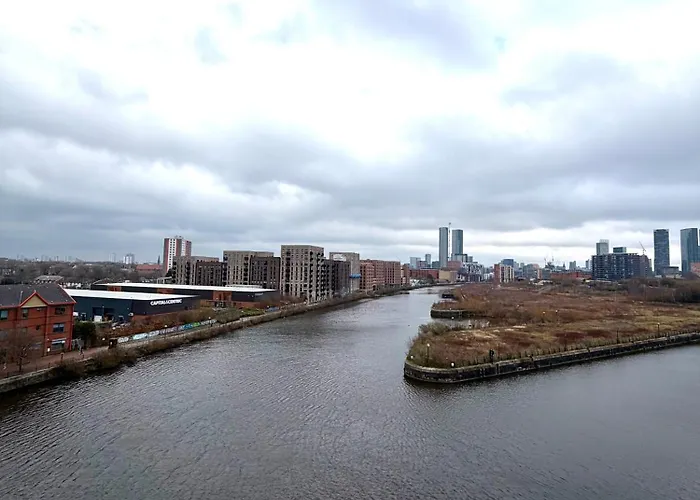 Lux High-rise Two Bed-balcony With Waterside View Daire