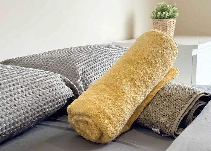 Modern 2-bed Living With Private Balcony