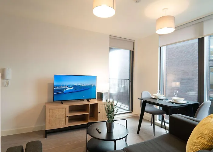 Bright 1 Bed In W Balcony מנצ'סטר