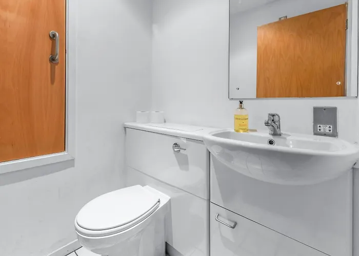 King Bed Flat In The Heart Of The - Pass The Keys Apartamento *