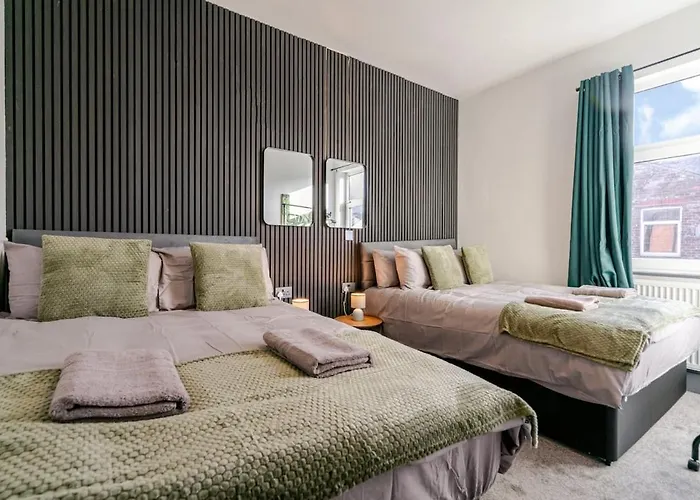 Tallis House, Near Centre, Sleeps 8 By Nmb *