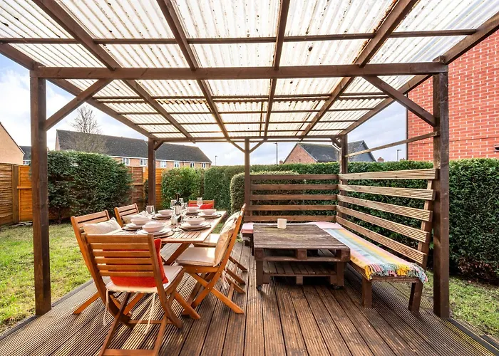 15 Mins To Centre! Sleeps 7, Free Parking, Wi-fi & Garden Daire