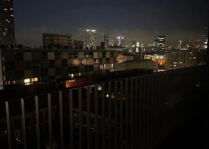 2bed With Balcony & Views Centre Daire *