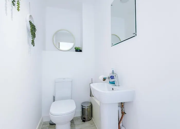 Central, 2 Bedroom, Penthouse Duplex *