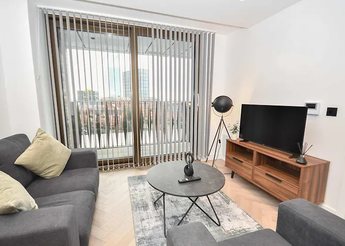Contemporary Flat In W Balcony Manchester