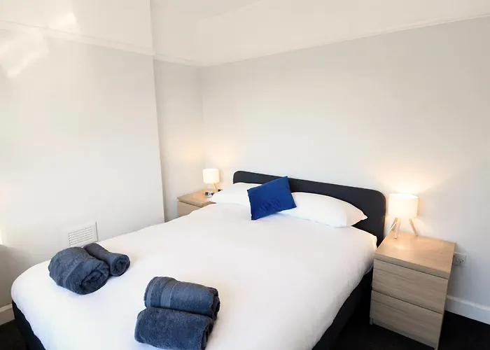 Renovated 3 Bed Near Airport And City, Free Parking * 曼彻斯特