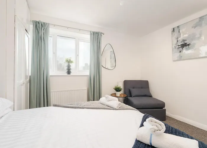 4 Mins From Stadium - Sleeps 7 - Near - Driveway Parking Apartment Manchester