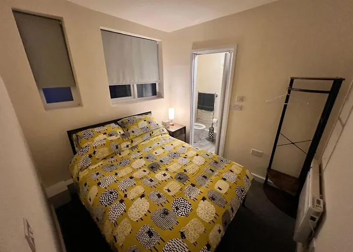 Cosy One-bedroom Ground Floor Flat In Eccles,