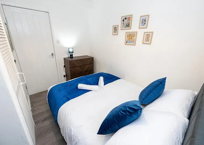 2 Bed Flat Centre - Sleeps 8 - Free Parking - Contractors & Long Offer - Wi-fi & Netflix - Workspace & Coffee * Μάντσεστερ