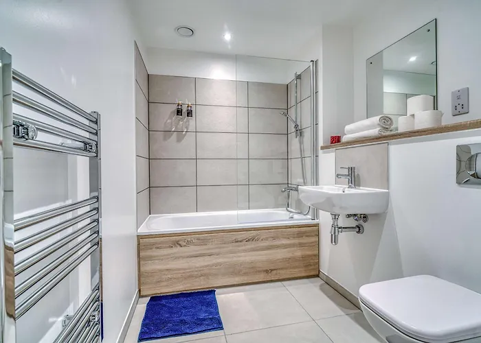 The Trafford Centre - City View - Close To Airport - Sleeps 6 Manchester